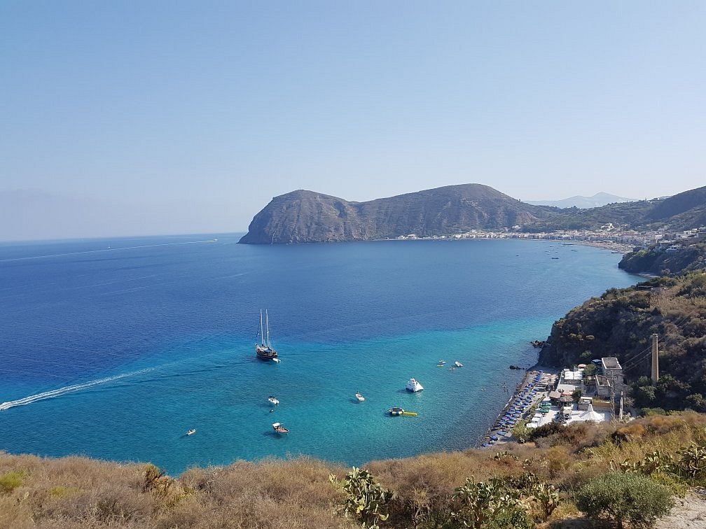 The turquoise water at Conneto